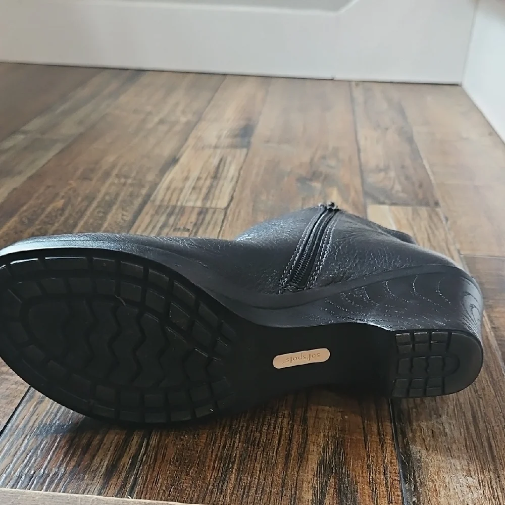 Softspots‎ Black Ankle Booties